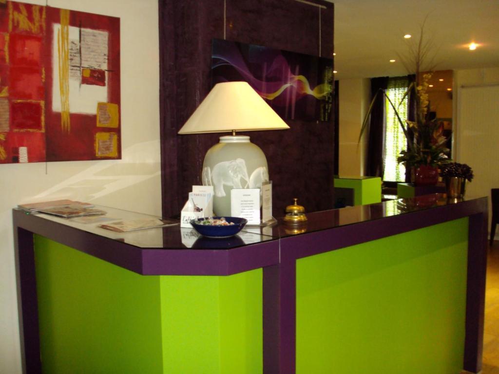 Du Parc Saint Charles 2* Parigi